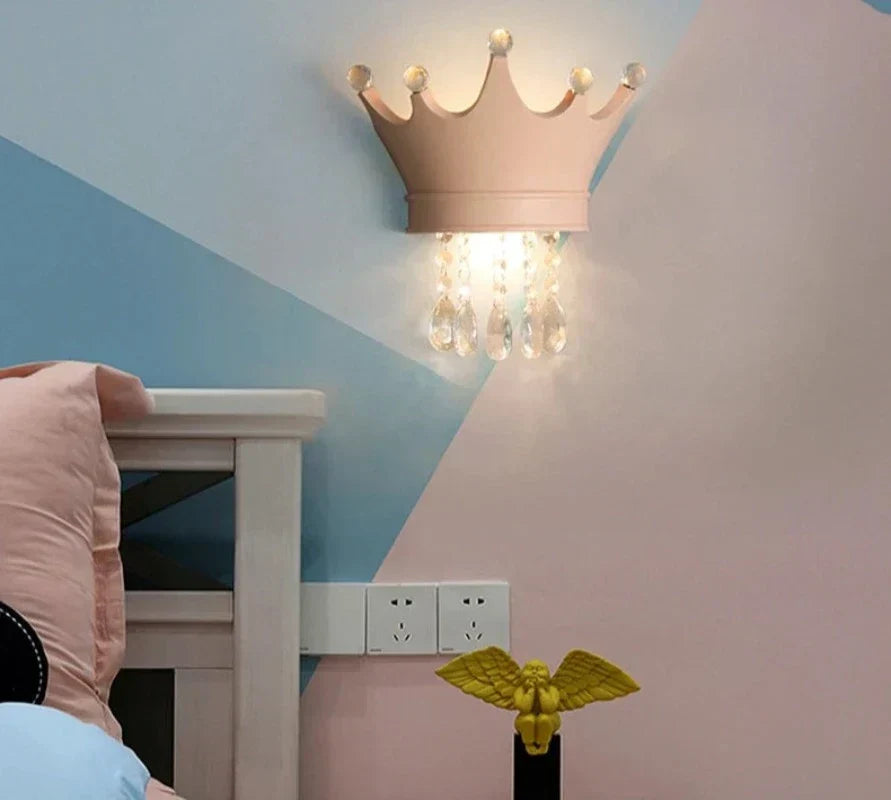 RoyalGlow - Kroon Vägglampa med Kristaller – Elegant LED-Lampa