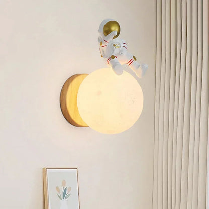 MoonGlow – Magisk månlampa med lugnande glöd och elegant design