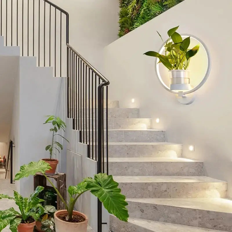 LumiPlanta - LED Vägglampa med Växtställning – Stilig Belysning för en Grön Atmosfär
