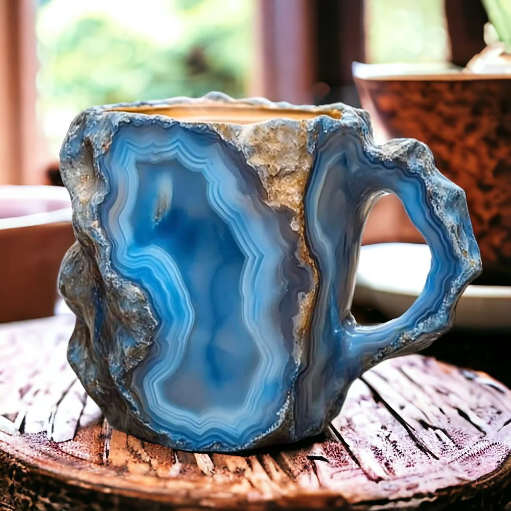 Kaffekopp med utseende av naturlig kristallsten