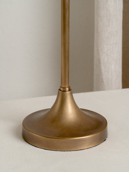 Lindi Bords lamp | Elegant Sänglamp | Åldrad mässing &amp; Linne | 24&quot; Höjd | Brick by Brick
