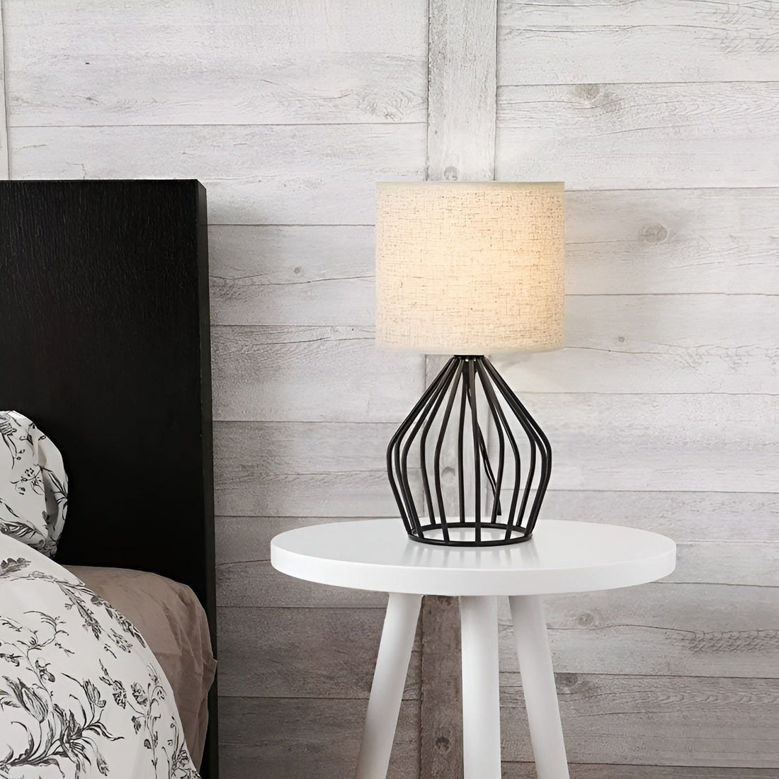 LinenGlow Lampa - Bordsampa med Urholkad Fot och Linne Skärm
