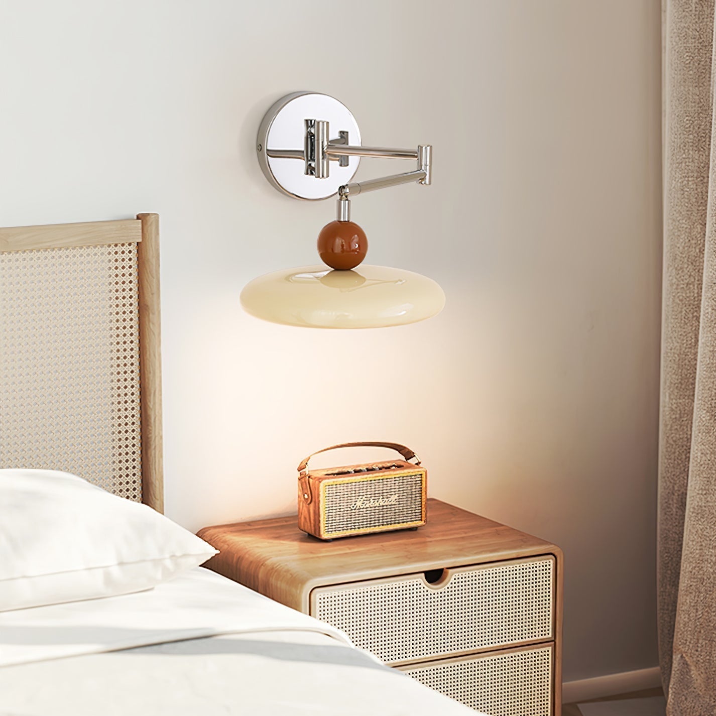 Väggmonterad Lola Svängarm Lampa – Minimalistisk Justerbar Belysning