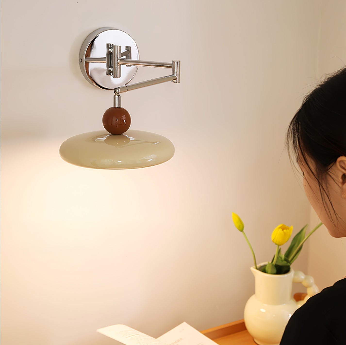 Väggmonterad Lola Svängarm Lampa – Minimalistisk Justerbar Belysning