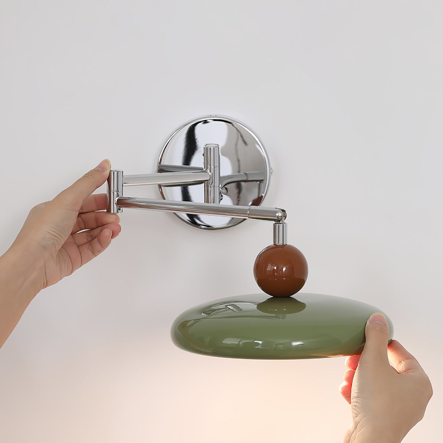 Väggmonterad Lola Svängarm Lampa – Minimalistisk Justerbar Belysning