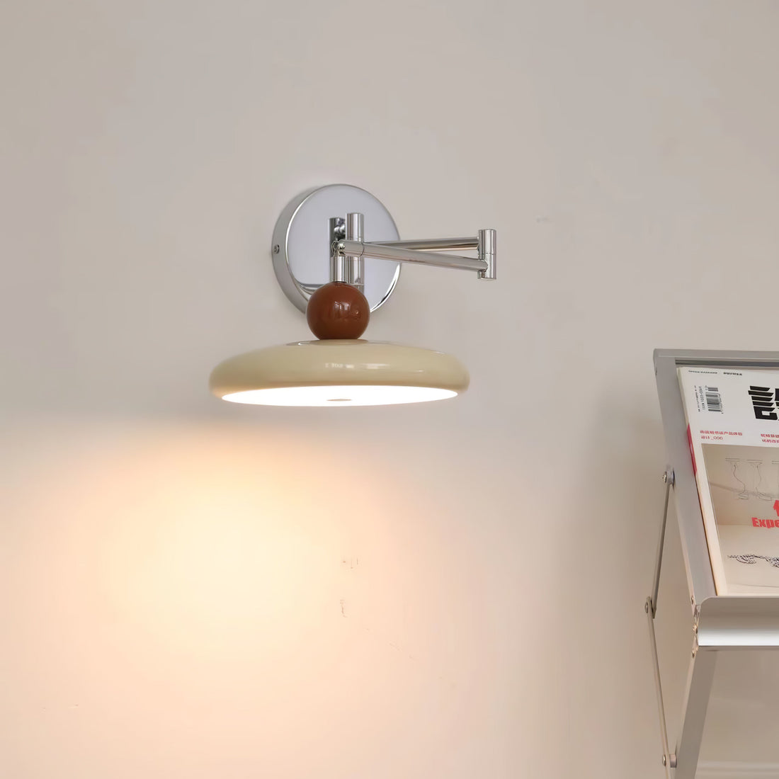 Väggmonterad Lola Svängarm Lampa – Minimalistisk Justerbar Belysning