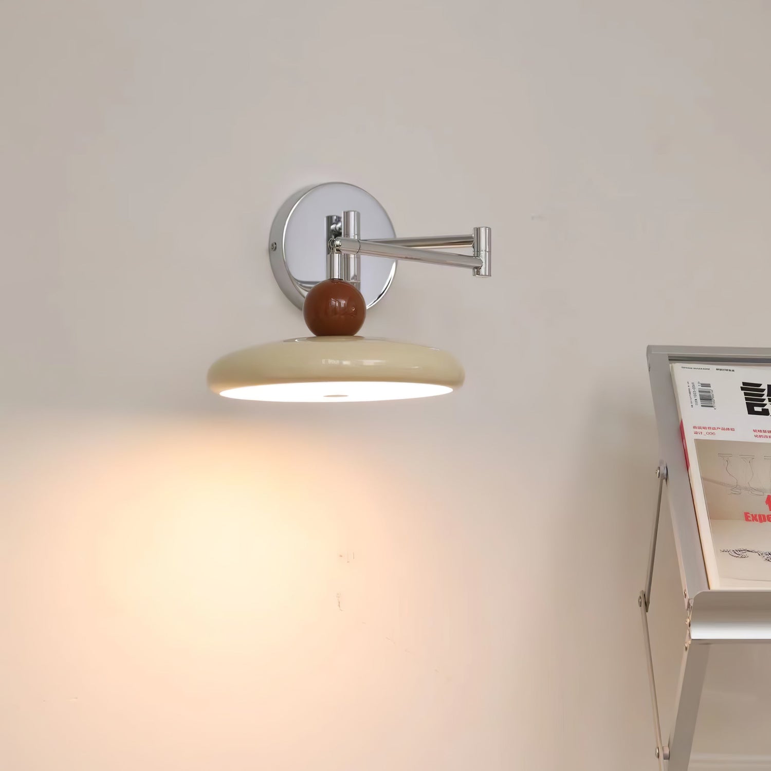 Väggmonterad Lola Svängarm Lampa – Minimalistisk Justerbar Belysning