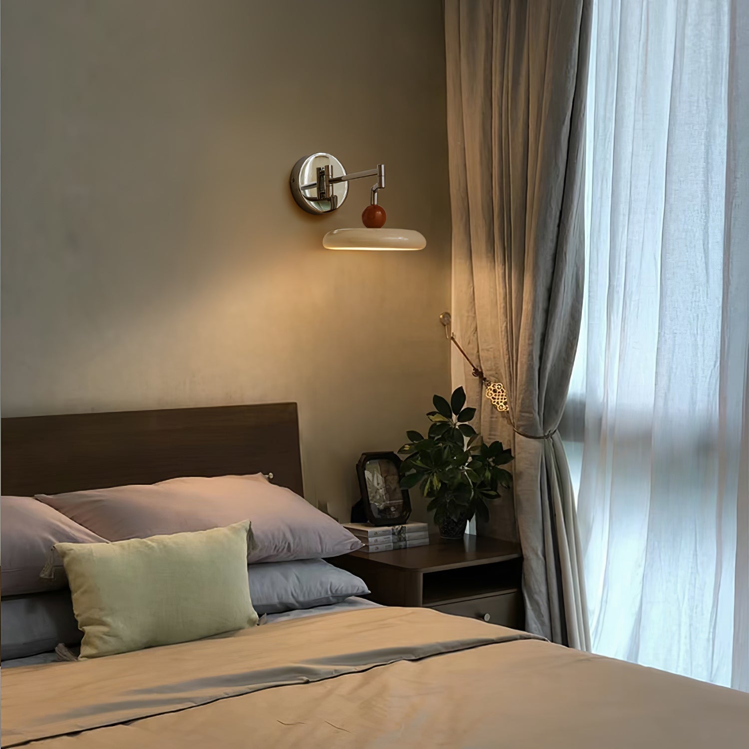 Väggmonterad Lola Svängarm Lampa – Minimalistisk Justerbar Belysning