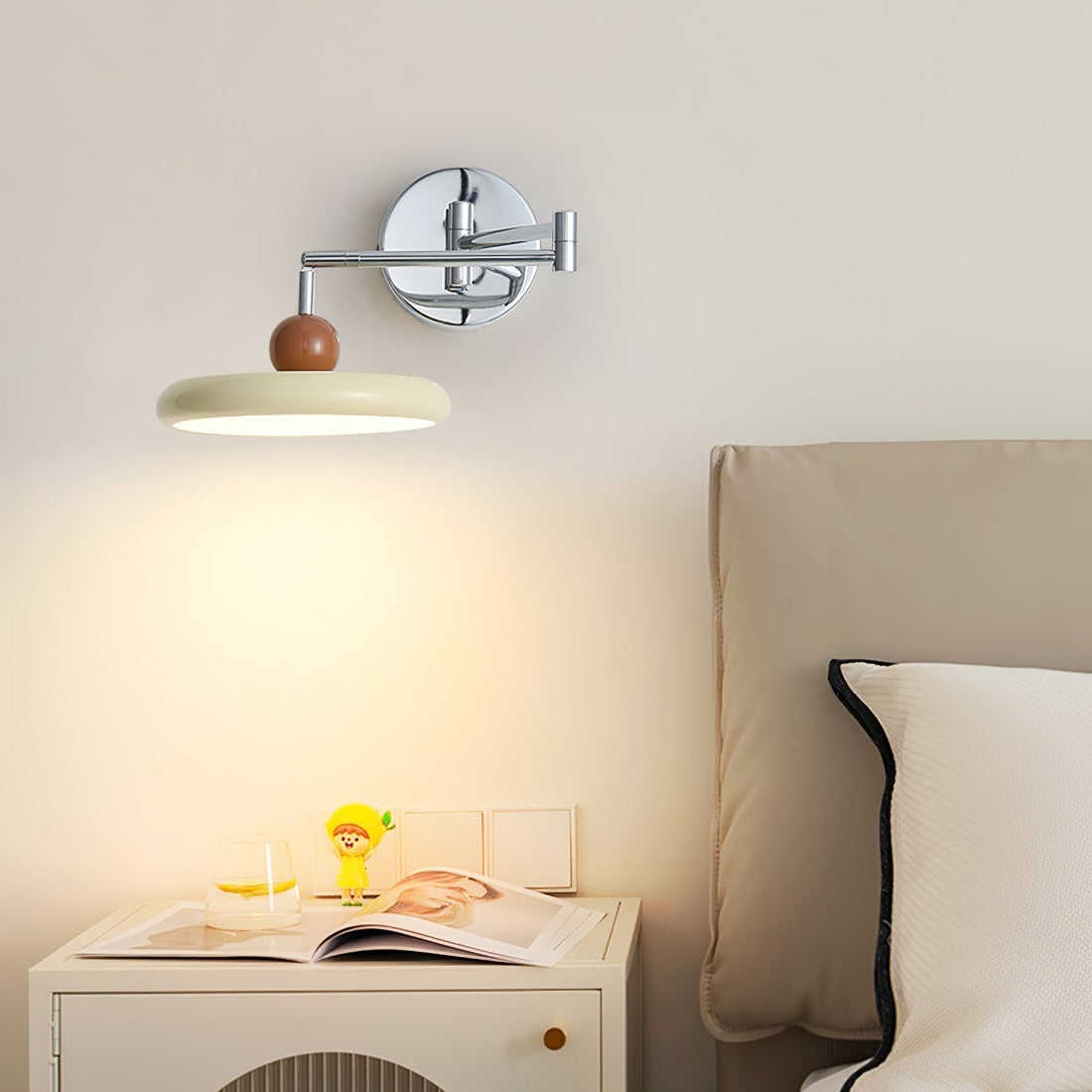 Väggmonterad Lola Svängarm Lampa – Minimalistisk Justerbar Belysning