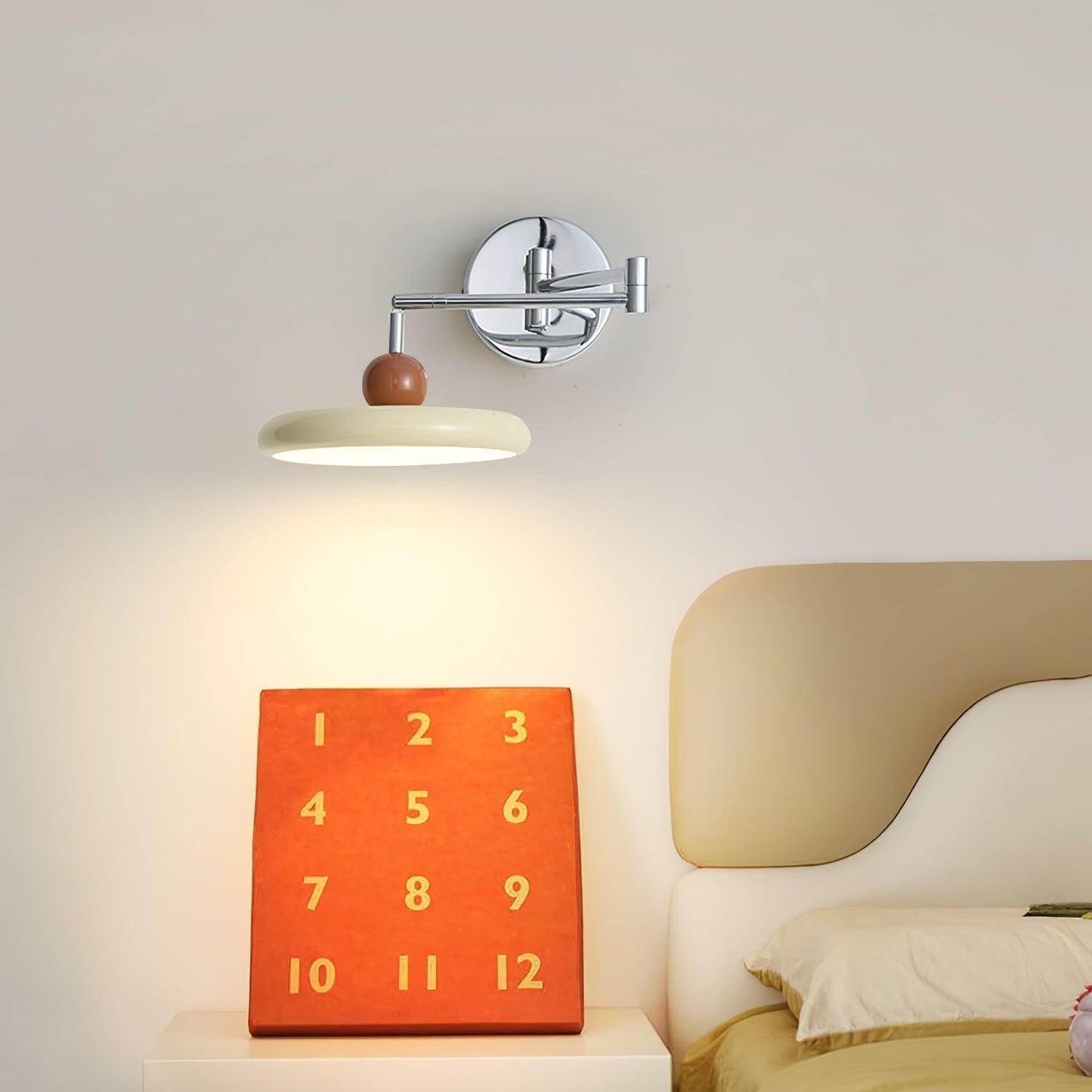 Väggmonterad Lola Svängarm Lampa – Minimalistisk Justerbar Belysning