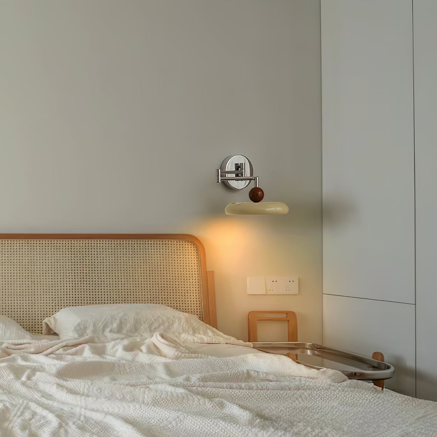 Väggmonterad Lola Svängarm Lampa – Minimalistisk Justerbar Belysning