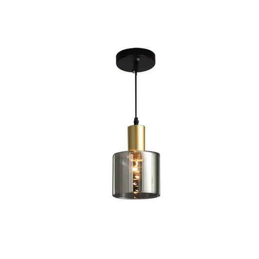 Lotte Taklampa – Modern taklampa i svart och guld med rökt glas, stilfull för samtida interiörer