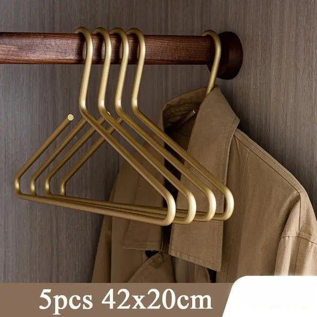 Metallklädhängare i Mattguld eller Silver – Sömlösa Kvalitetsklädhängare Arrangör (4+1 stycken)