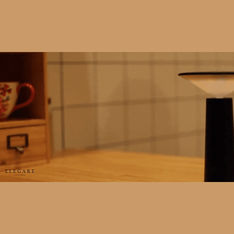 Bordlampa med glasskula skärm – Skandinavisk, stilren belysning för mysiga rum