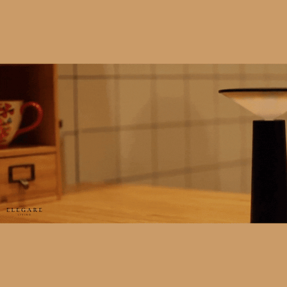 Bordlampa med glasskula skärm – Skandinavisk, stilren belysning för mysiga rum