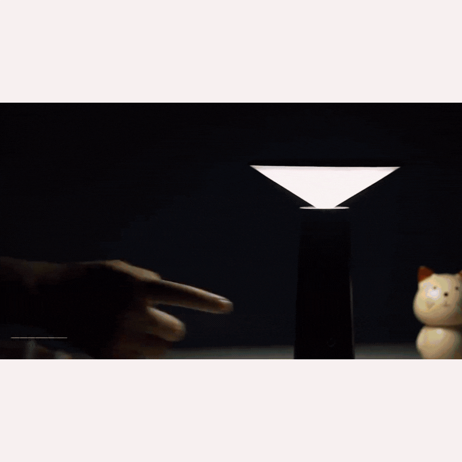 Bordlampa med glasskula skärm – Skandinavisk, stilren belysning för mysiga rum