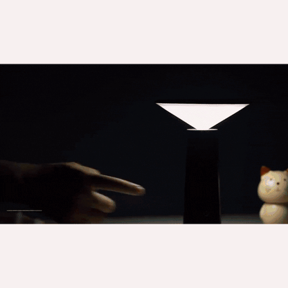 Bordlampa med glasskula skärm – Skandinavisk, stilren belysning för mysiga rum