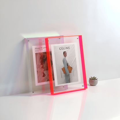 Luxora AcryGlow – Transparent foto ram med modern minimalistisk design