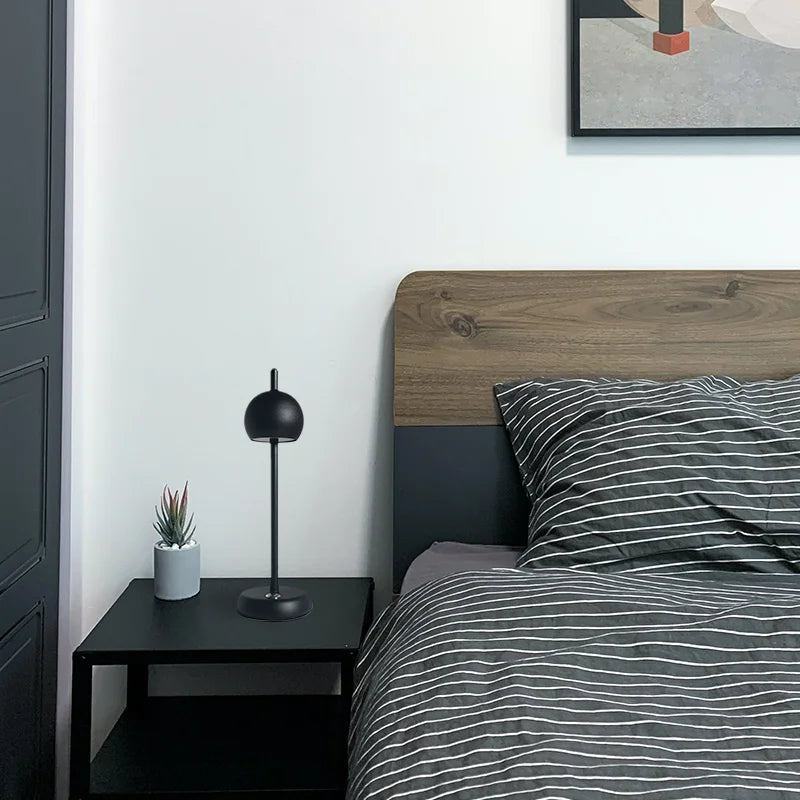 GlowLuxe - Uppladdningsbar LED Bordslampa, Dimbar och Trådlös