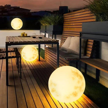 Lunara Glóma | Uppladdningsbar LED trädgårdslampa i måneform