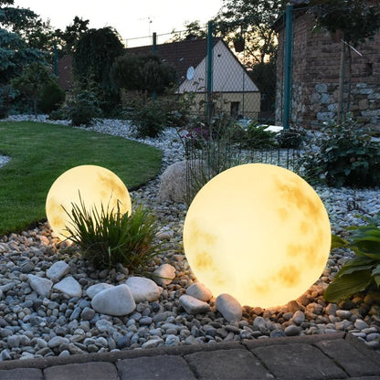 Lunara Glóma | Uppladdningsbar LED trädgårdslampa i måneform