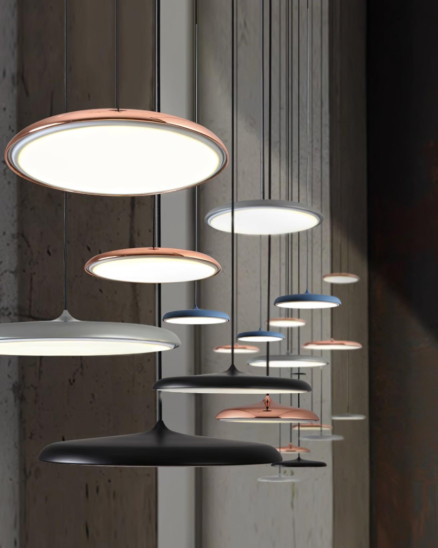 OpalGlow - Minimalistisk Taklampa för en Varm Atmosfär