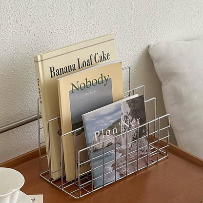 Ferro Grid | Metalliskt bordshylla med nätstruktur för tidningar &amp; kök