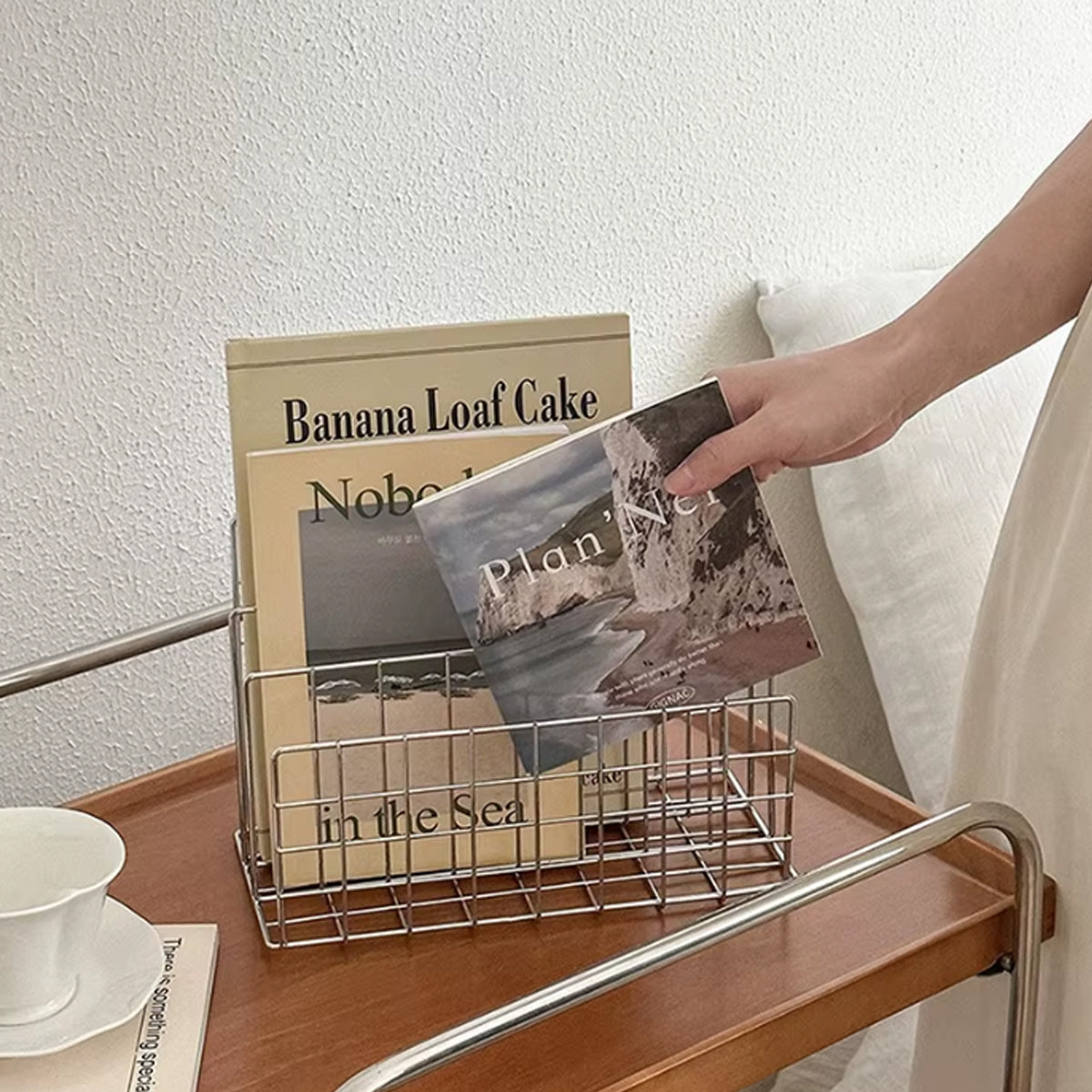 Ferro Grid | Metalliskt bordshylla med nätstruktur för tidningar &amp; kök