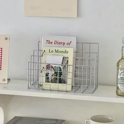 Ferro Grid | Metalliskt bordshylla med nätstruktur för tidningar &amp; kök