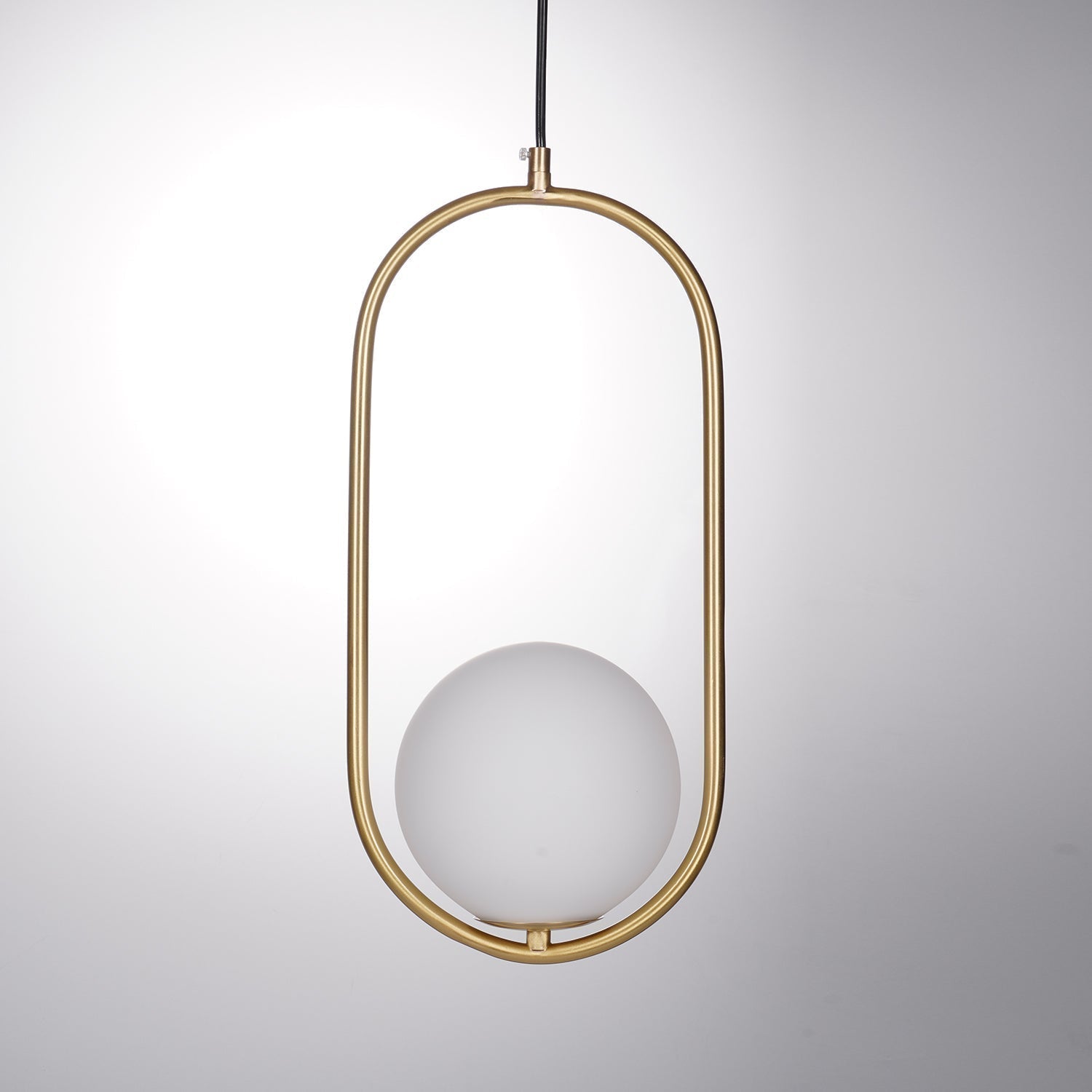 Nikki - Elegant och Modern Taklampa