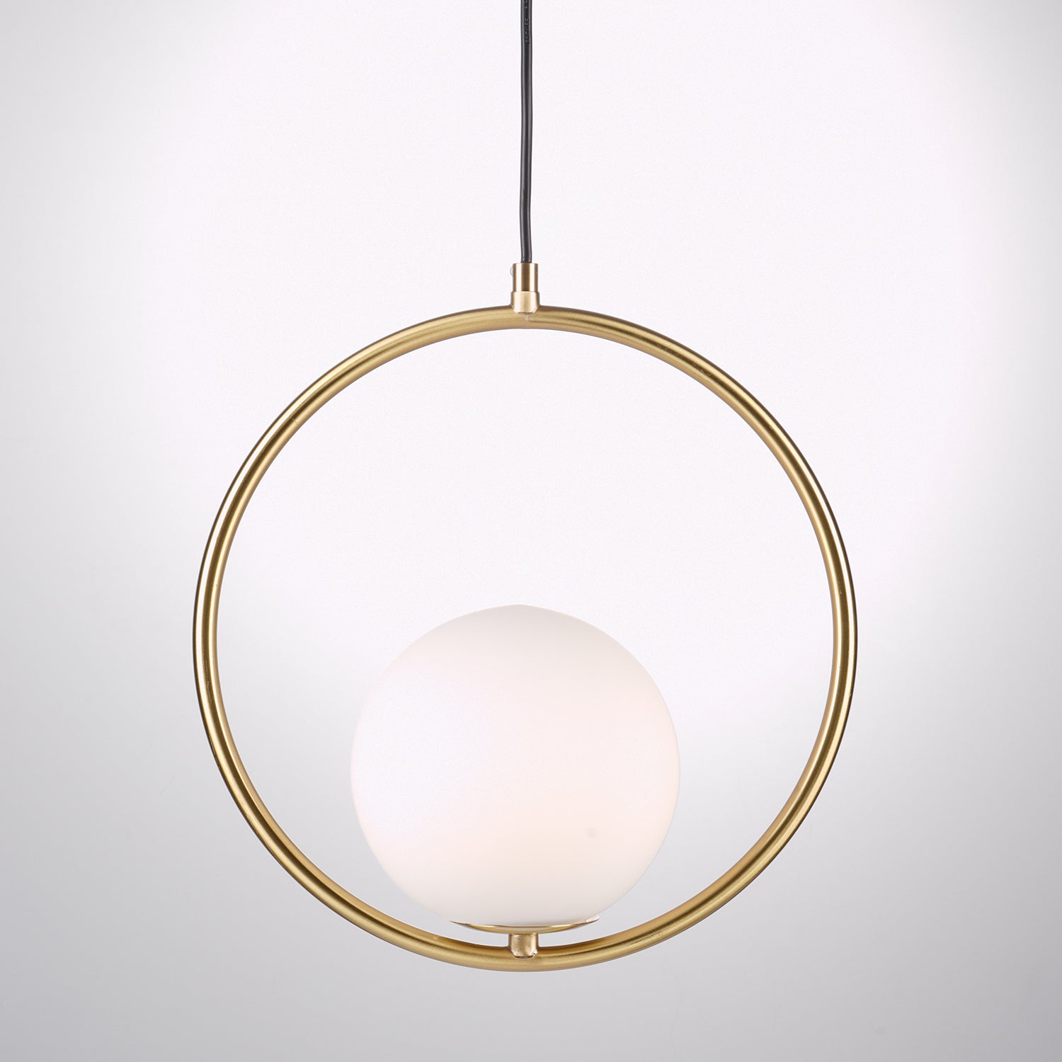 Nikki - Elegant och Modern Taklampa
