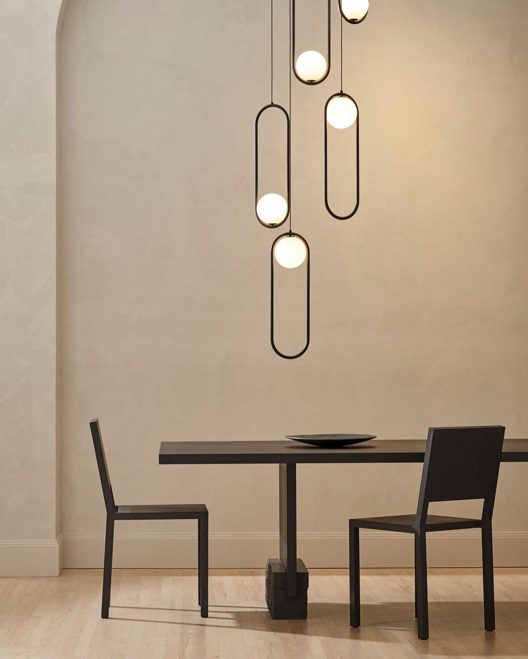 Nikki - Elegant och Modern Taklampa