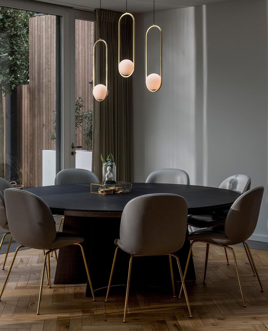 Nikki - Elegant och Modern Taklampa