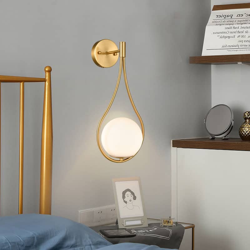 Royallure Modern LED Vägglampa USB Uppladdningsbar med Fjärrkontroll, Dimbara Nordisk Ljus