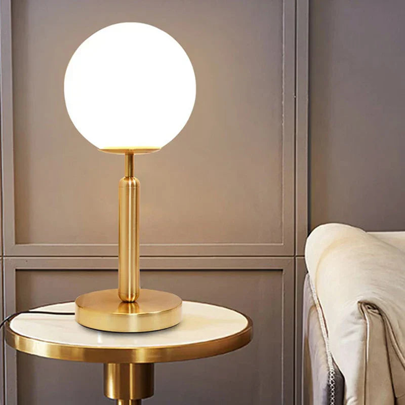 LumiSphere - Modern Glaskamp med Guld LED | Stilren Belysning