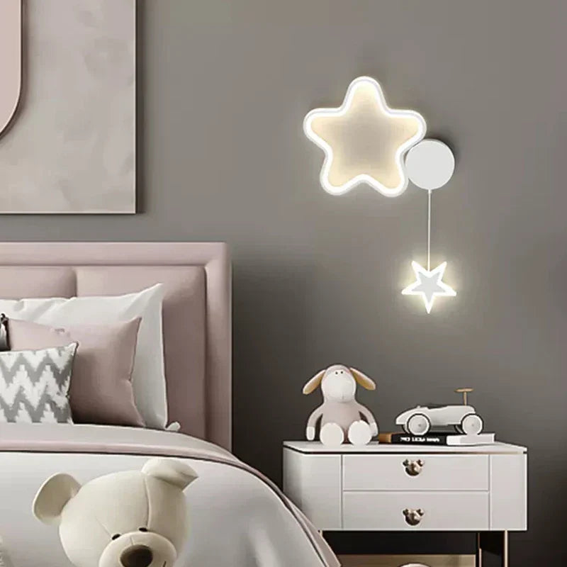 CelestiGlow – Vägglampa med Moln, Stjärnor och Måndesign