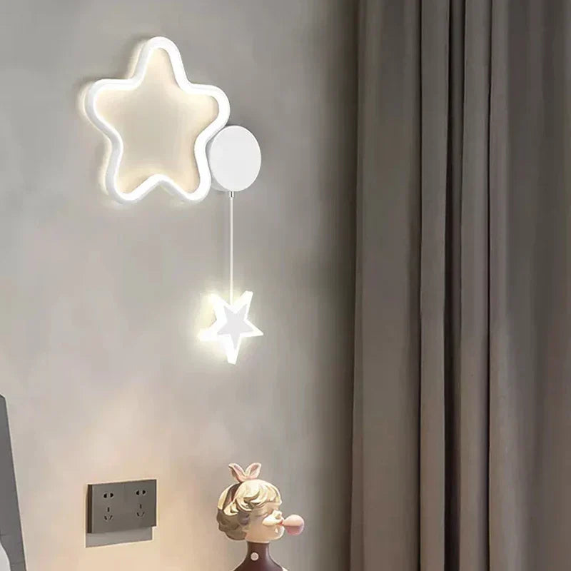 CelestiGlow – Vägglampa med Moln, Stjärnor och Måndesign