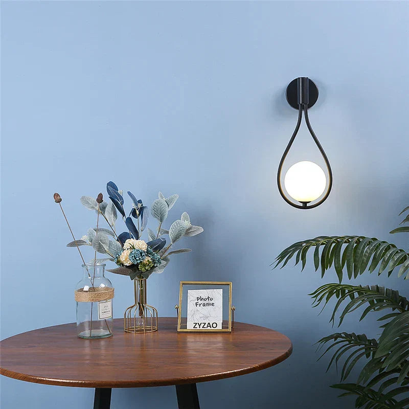 CrystalGleam - Metall Glaskula LED Vägglampa