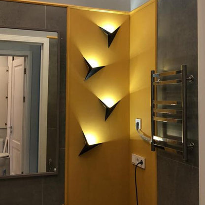 Orr Modern Minimalistisk Trefaldig LED Vägglampa Vit/Svart Metall