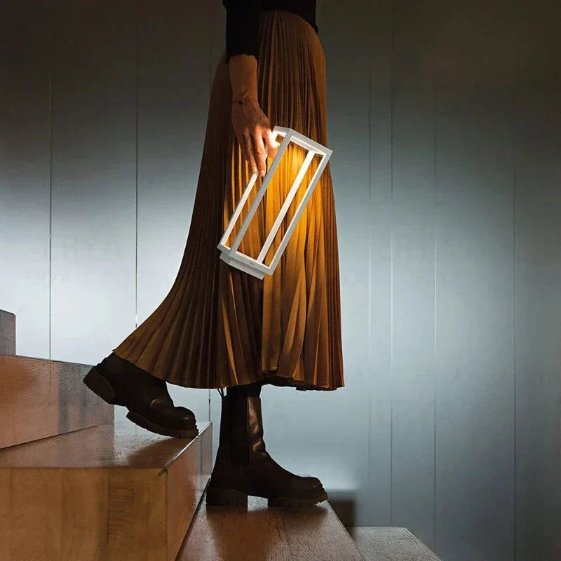 LumaGlow - Uppladdningsbar LED Bordslampa, Dimbar och Energisnål för Inomhus och Utomhus