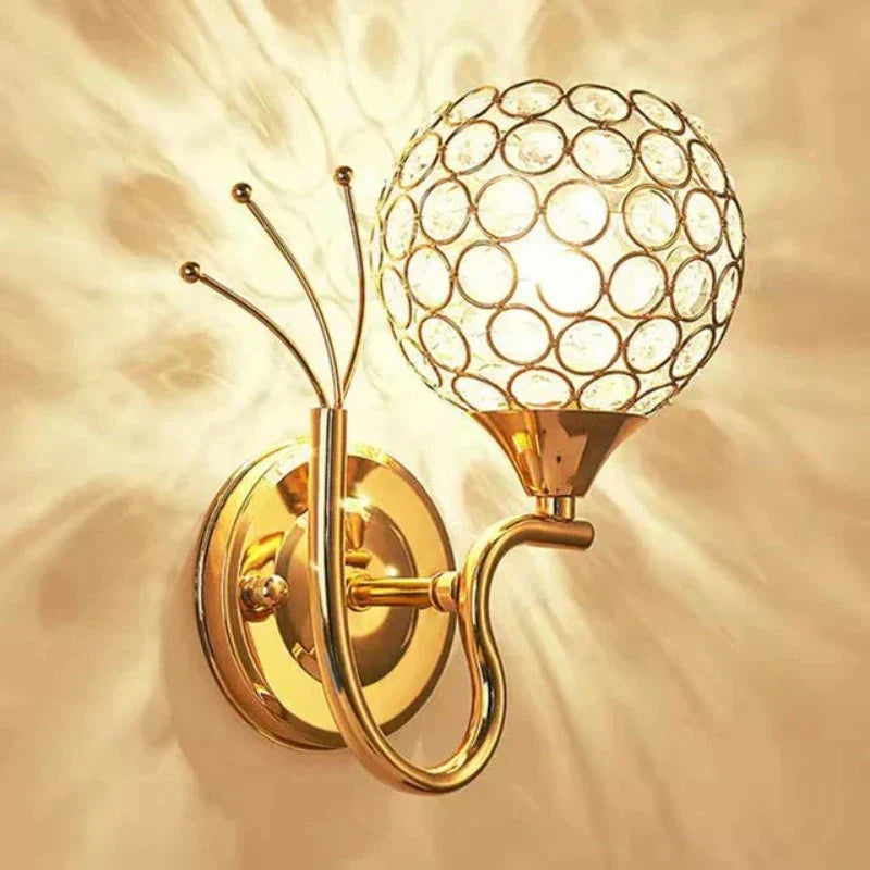 CrystalLuxe - Elegant Kristallvägglampa med LED-belysning - Glamorös Väggbelysning