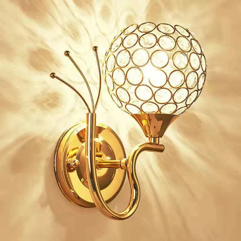 CrystalLuxe - Elegant Kristallvägglampa med LED-belysning - Glamorös Väggbelysning