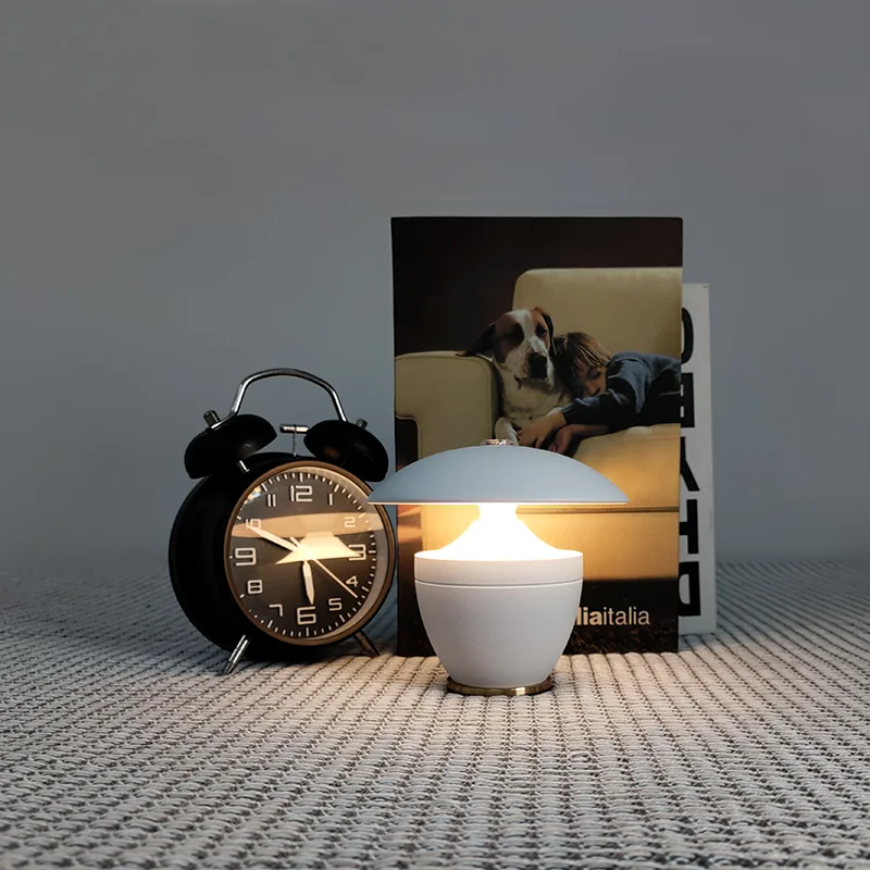 LumiTouch - Modern LED Skrivbordslampa med Touch-kontroll | Dimbar och Energibesparande