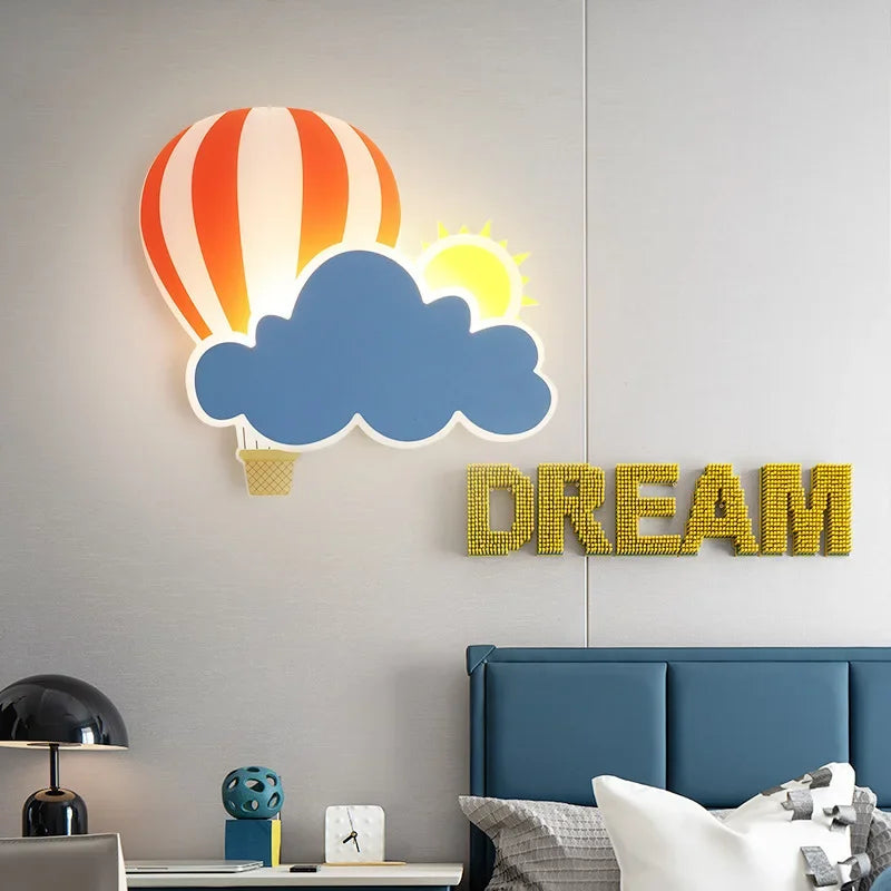 KidsCloud - LED Nattlampa med Moln och Luftballongdesign – Vägglampa