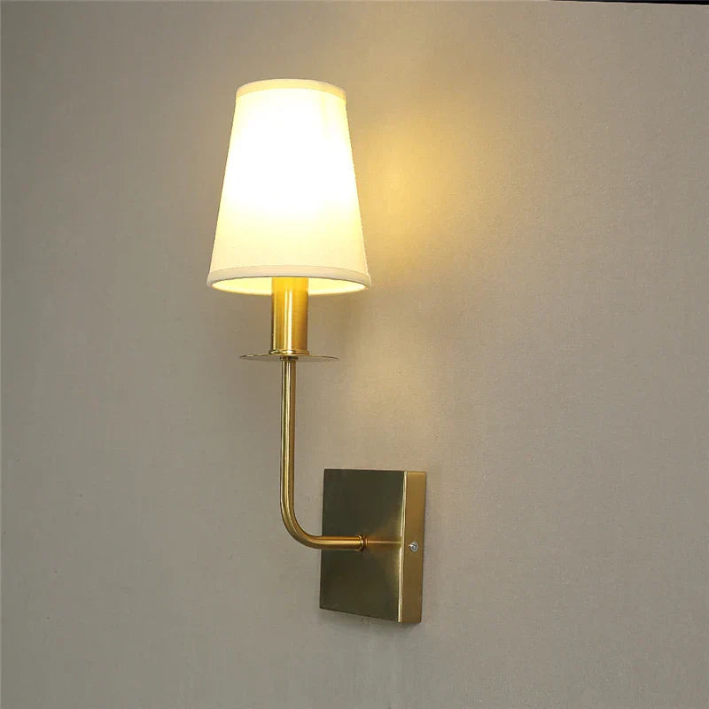 LuxShade - Elegance Klassisk Metall Vägglampa med Textilskärm – LED Lampa