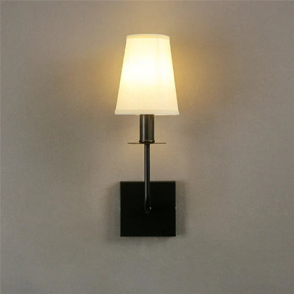 LuxShade - Elegance Klassisk Metall Vägglampa med Textilskärm – LED Lampa