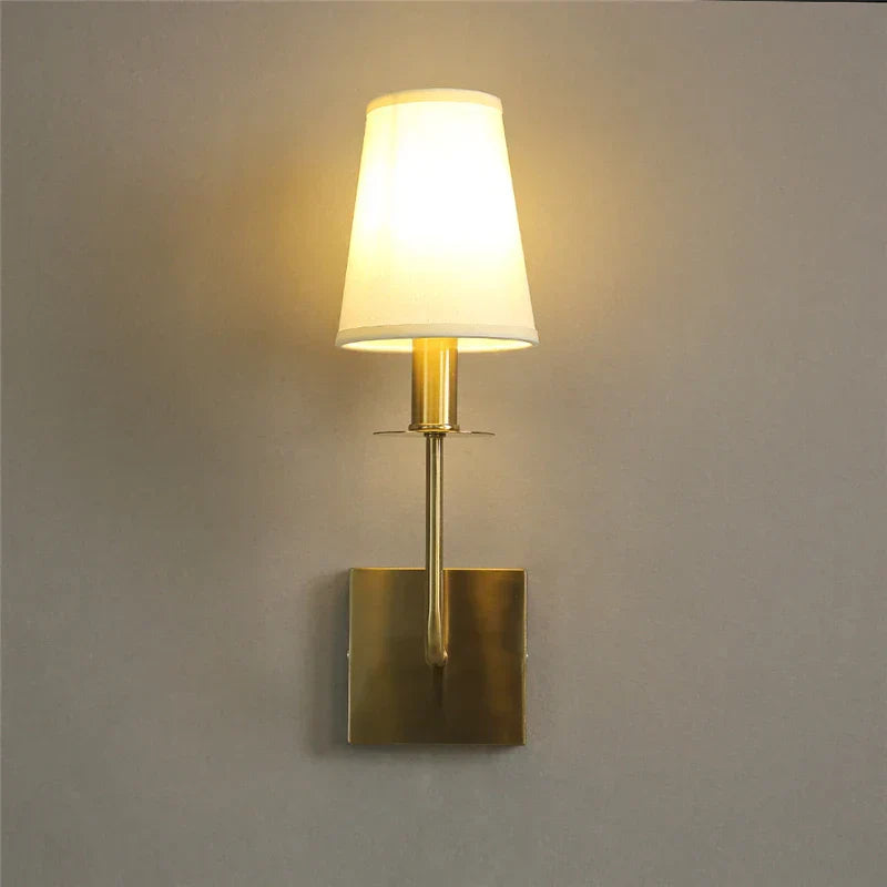 LuxShade - Elegance Klassisk Metall Vägglampa med Textilskärm – LED Lampa
