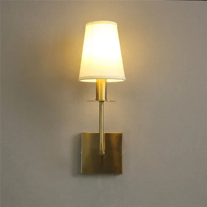 LuxShade - Elegance Klassisk Metall Vägglampa med Textilskärm – LED Lampa