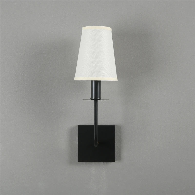 LuxShade - Elegance Klassisk Metall Vägglampa med Textilskärm – LED Lampa