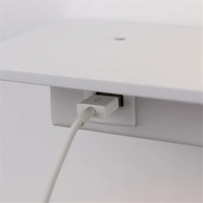 SpaceGlow – Modern LED Vägglampa med Hylla och USB Port